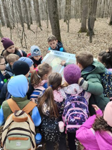 Primii vizitatori ai „Potecii educative Pădurea Burdujeni”