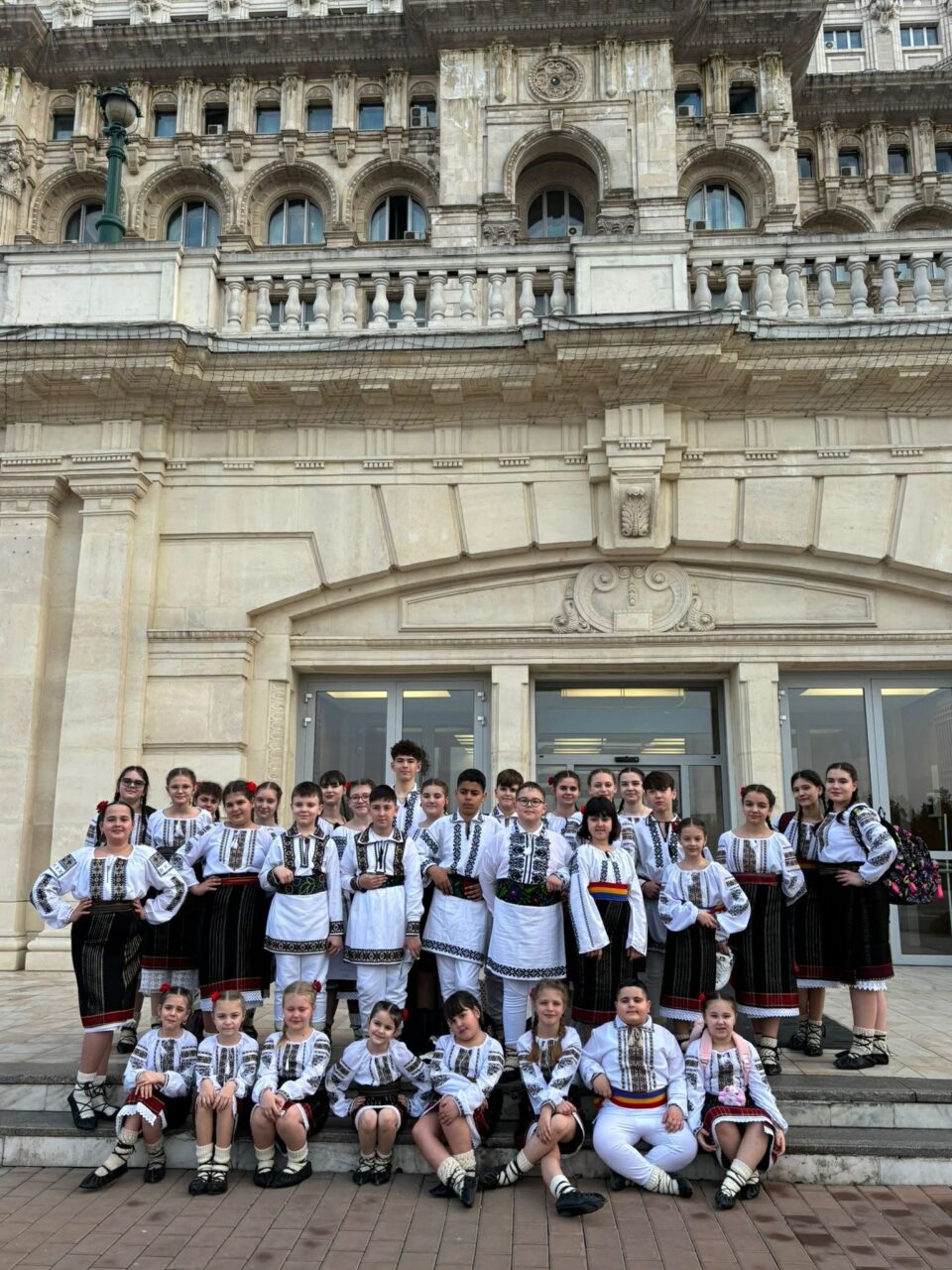 Diplomă de Excelență pentru Ansamblul Folcloric „Suflet Bucovinean”, la Gala Națională „România ești Tu”