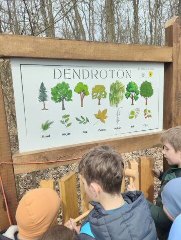 Primii vizitatori ai „Potecii educative Pădurea Burdujeni”