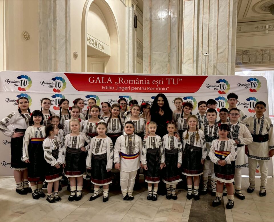 Diplomă de Excelență pentru Ansamblul Folcloric „Suflet Bucovinean”, la Gala Națională „România ești Tu”