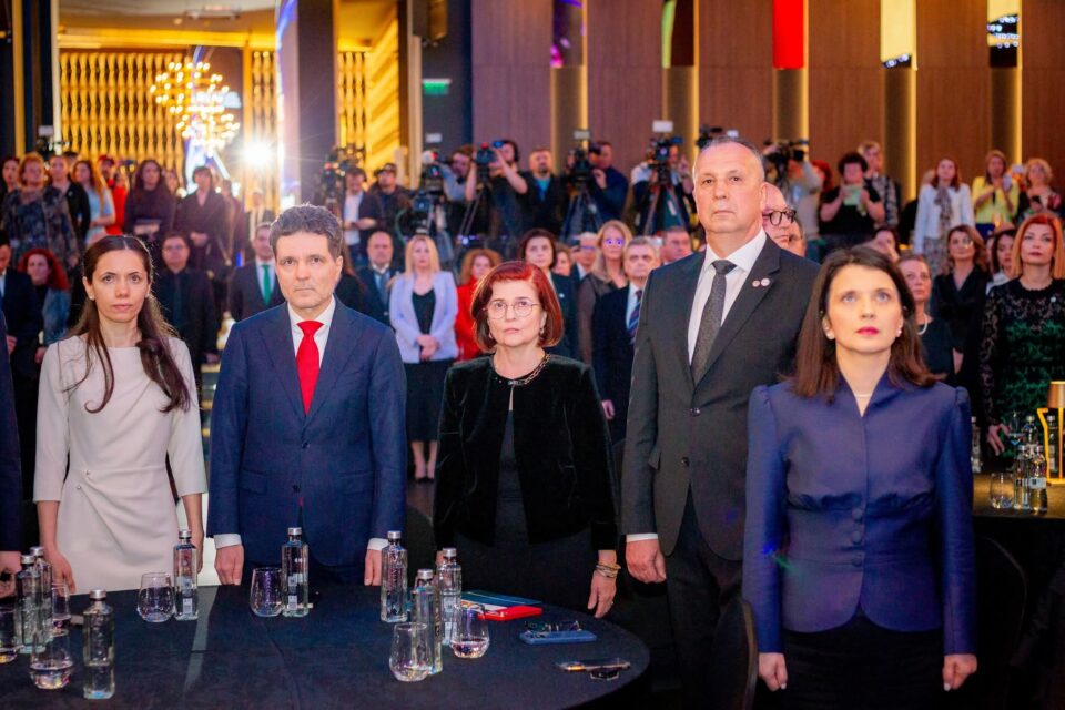 Președintele Nicușor Dan și Președintele Nicușor Dan și partenera Sa, Mirabela Grădinaru, în premieră la Gala Colegiului Medicilor din România - foto Sănătatea Press Group