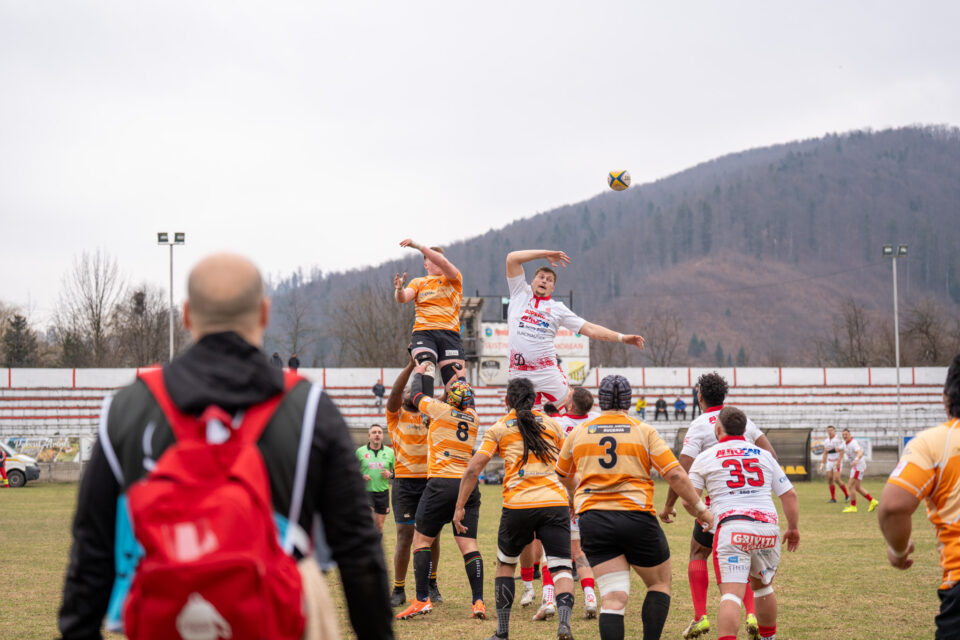 Humorenii au debutat în Liga Națională în fața unei tribune pline și a unui adversar redutabil