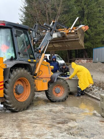 Avarie la un pod provizoriu, la intrarea în Ostra dinspre Stulpicani