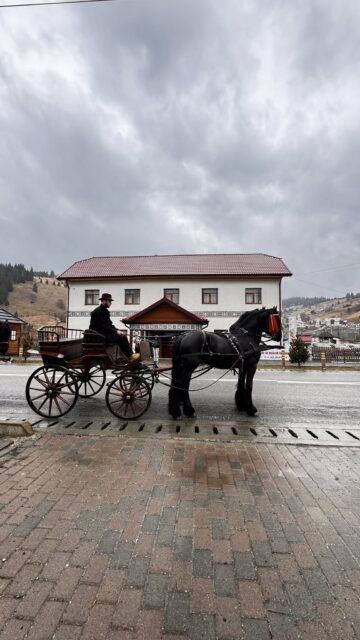 Ciocănești: Tradiția ouălor încondeiate, completată de inaugurarea a opt case restaurate, vechi de peste un secol