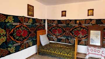 Ciocănești: Tradiția ouălor încondeiate, completată de inaugurarea a opt case restaurate, vechi de peste un secol