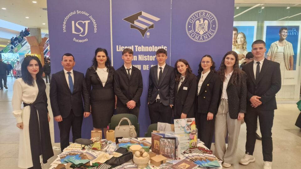 Specializări cerute pe piața muncii, la Liceul „Ion Nistor” Vicovu de Sus. Coafor stilist și comerț, printre noutăți Specializări cerute pe piața muncii, la Liceul „Ion Nistor” Vicovu de Sus. Coafor stilist și comerț, printre noutăți