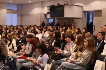 Olimpiada Națională de Limba Germană, în plină desfășurare la Suceava. Participă circa 250 de elevi și profesori