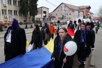 Marșul pentru viață la Fălticeni – mărturie a credinței și responsabilității comunitare Marșul pentru viață la Fălticeni – mărturie a credinței și responsabilității comunitare