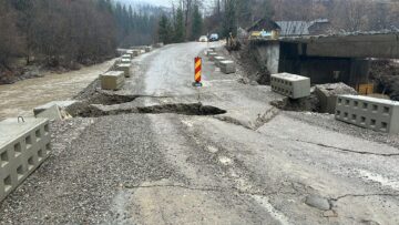 Avarie la un pod provizoriu, la intrarea în Ostra dinspre Stulpicani