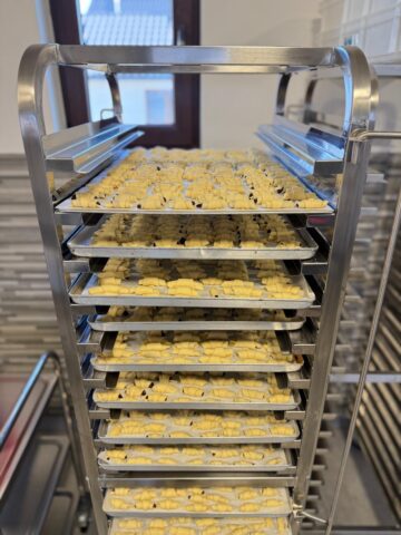 Comandă bunătăți pentru Paște de la Esther Cakes: babka, cozonac, pască și deserturi savuroase