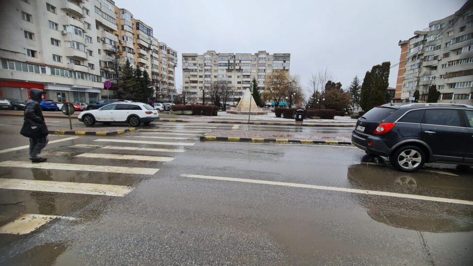 Meteorologii anunță intensificări ale vântului și ploi moderate cantitativ Meteorologii anunță intensificări ale vântului și ploi moderate cantitativ