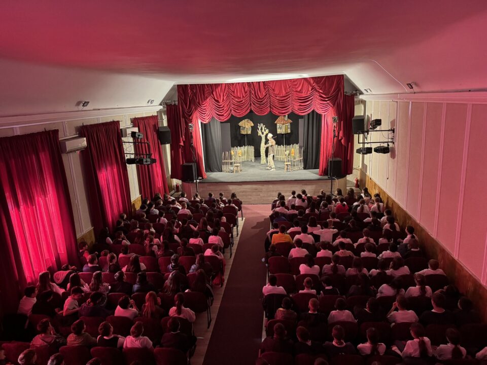 Programul „Educație prin teatru” de la Fălticeni, ediția a IV-a, în colaborare cu Teatrul pentru Copii și Tineret „Vasilache” Programul „Educație prin teatru” de la Fălticeni, ediția a IV-a, în colaborare cu Teatrul pentru Copii și Tineret „Vasilache”