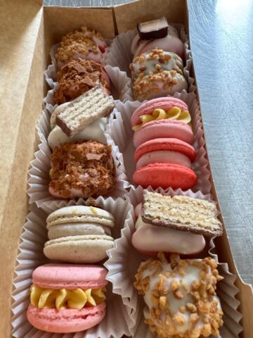 Comandă bunătăți pentru Paște de la Esther Cakes: babka, cozonac, pască și deserturi savuroase