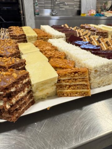 Comandă bunătăți pentru Paște de la Esther Cakes: babka, cozonac, pască și deserturi savuroase