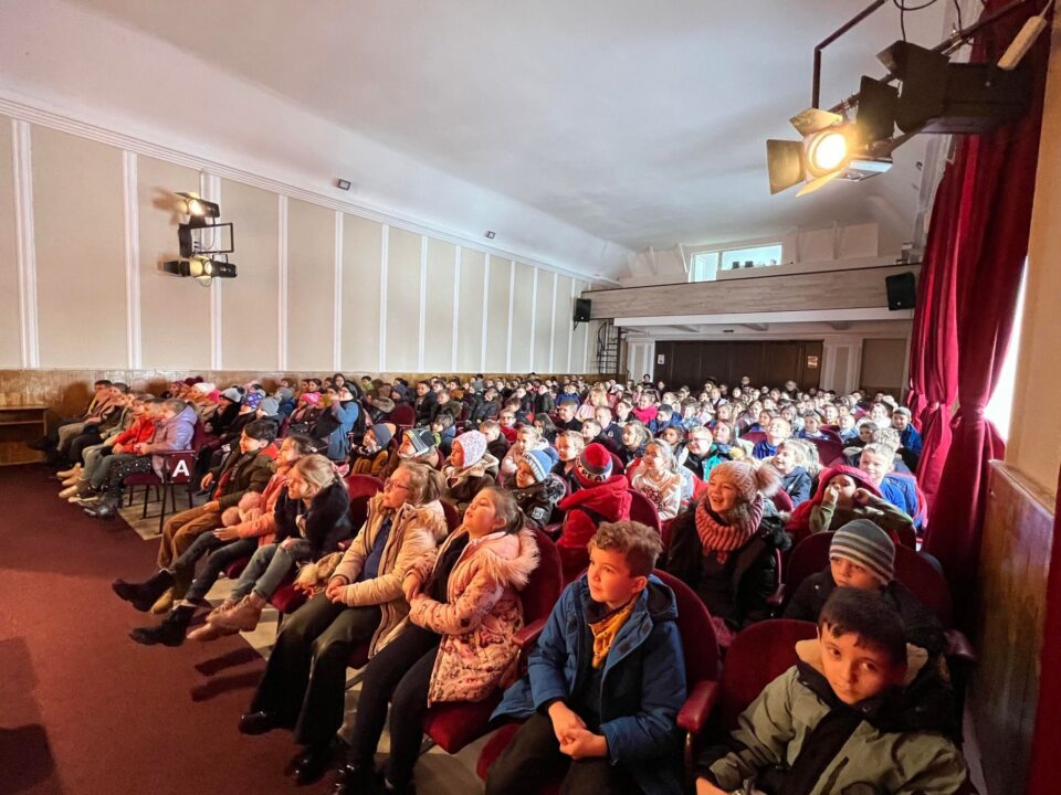 Programul „Educație prin teatru” de la Fălticeni, ediția a IV-a, în colaborare cu Teatrul pentru Copii și Tineret „Vasilache”