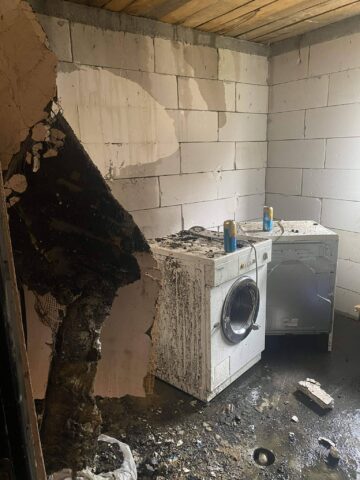 Casa unei familii de tineri din comuna Frumosu a fost mistuită de flăcări