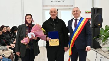 Primarul Vasile Iliuț a premiat cuplurile de aur din Vicovu de Sus care au împlinit 50 de ani de căsnicie