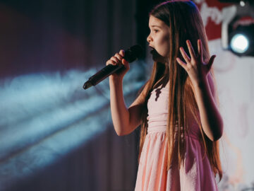 Peste 300 de concurenți din România, Republica Moldova și Ucraina, prezenți la Festivalul „Voci de Îngeri”, la Suceava. Află care sunt câștigătorii