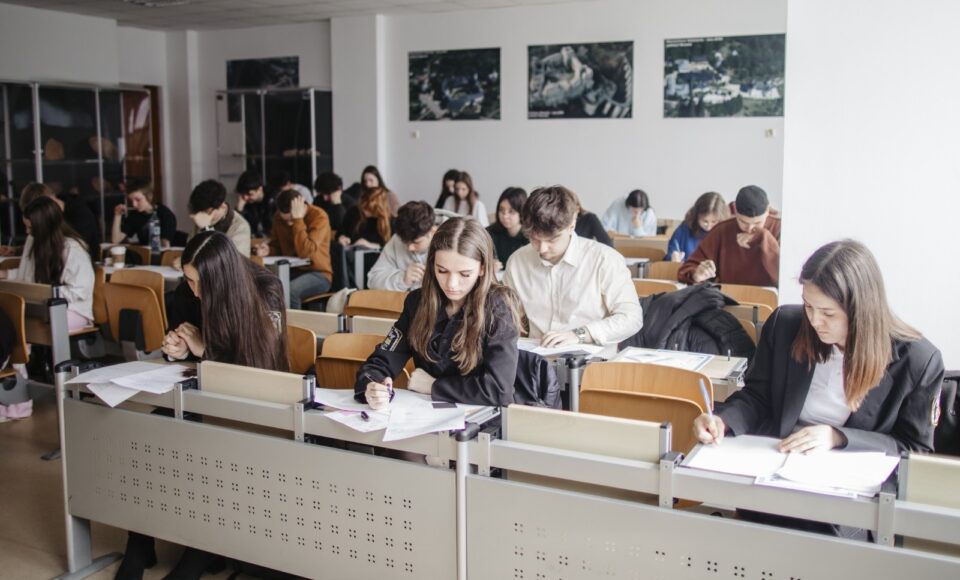 Elevi din șase județe au participat la ediția din acest an a Concursului „Student pentru o zi”, organizat de USV