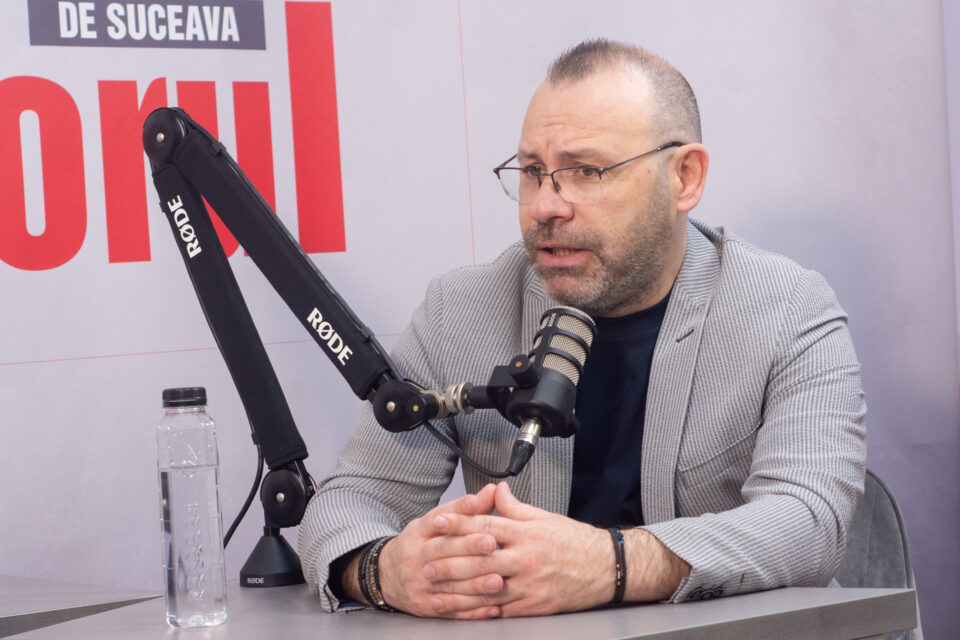 A predat sport, muzică și religie. Astăzi conduce învățământul din Suceava – Ciprian Anton