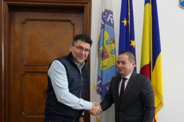 Parteneriat semnat între Alexandru Nicolae Bociu, președintele ANSVSA, și președintele Asociației Producătorilor de Carne de Porc din România, David-Adrian Balaban-Oglan Parteneriat semnat între Alexandru Nicolae Bociu, președintele ANSVSA, și președintele Asociației Producătorilor de Carne de Porc din România, David-Adrian Balaban-Oglan