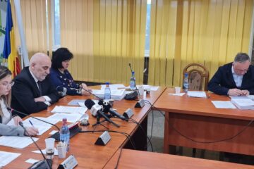 Străpungerile rutiere din curțile școlilor nr. 3 și Ion Creangă, retrase de pe ordinea de zi a Consiliului Local Străpungerile rutiere din curțile școlilor nr. 3 și Ion Creangă, retrase de pe ordinea de zi a Consiliului Local