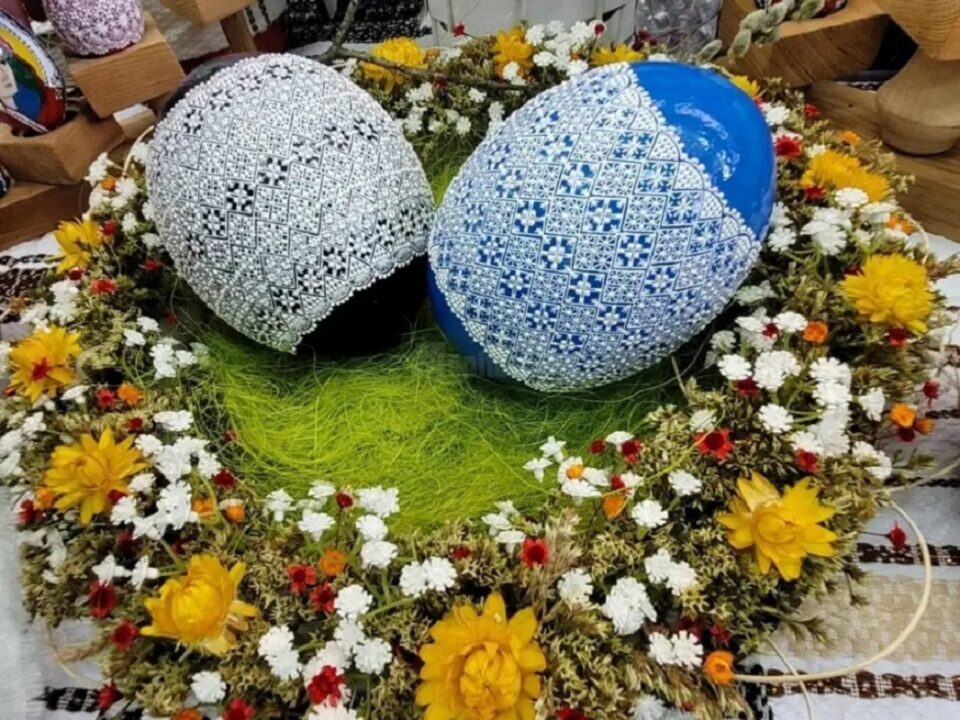 Comuna Moldovița va găzdui în Duminica Floriilor o nouă ediție a Festivalului Ouălor Încondeiate Comuna Moldovița va găzdui în Duminica Floriilor o nouă ediție a Festivalului Ouălor Încondeiate