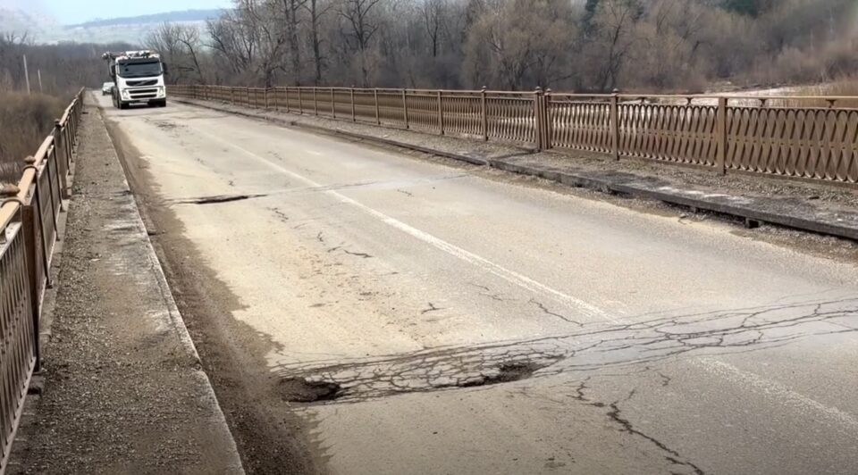 Șoldan a solicitat lucrări imediate la podul peste râul Moldova din Cornu Luncii pentru ca circulația să se facă în condiții de siguranță