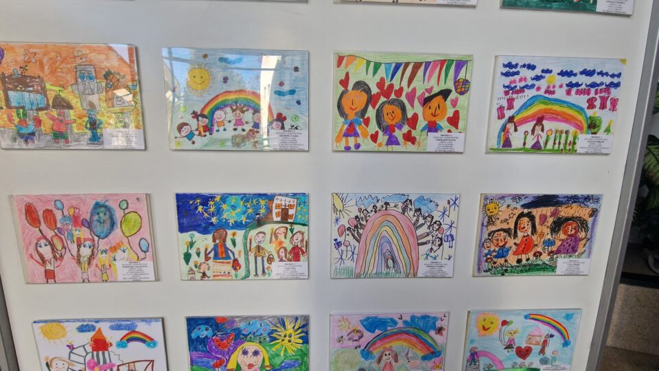 Peste 800 de preșcolari la „Penelul fermecat”. ,,Universul copilăriei”  poate fi explorat vineri, la Universitate