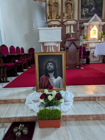 Liturghia Învieri, sâmbătă, la Biserica Romano-Catolică „Sfântul Ioan Nepomuk” din Suceava