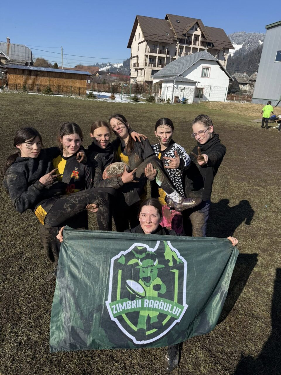 Județul Suceava are în premieră o echipă de rugby feminin: ”Am mai multe fete la rugby, parcă sunt mai bătăioase”