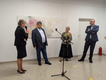 Puritatea crinului din lucrările semnate de artista Doina Mihăilescu trebuie să ne îndemne la meditație