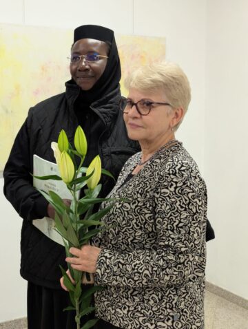 Puritatea crinului din lucrările semnate de artista Doina Mihăilescu trebuie să ne îndemne la meditație