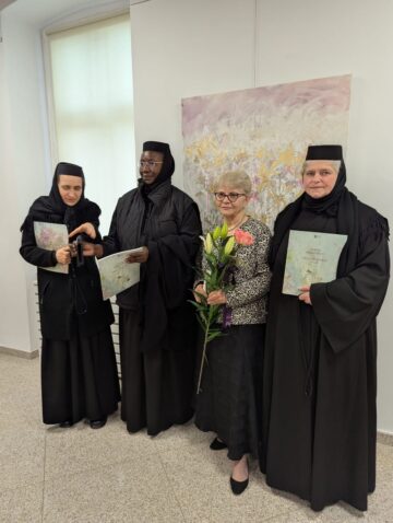 Puritatea crinului din lucrările semnate de artista Doina Mihăilescu trebuie să ne îndemne la meditație