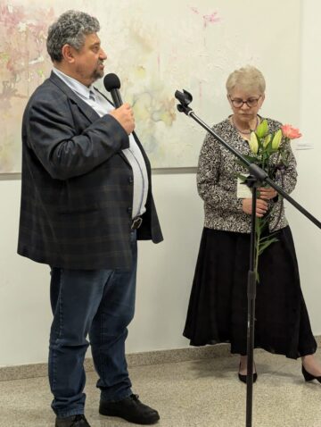 Puritatea crinului din lucrările semnate de artista Doina Mihăilescu trebuie să ne îndemne la meditație