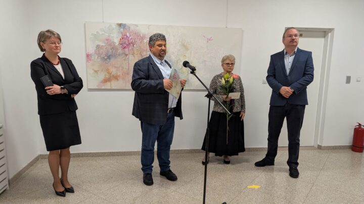 Puritatea crinului din lucrările semnate de artista Doina Mihăilescu trebuie să ne îndemne la meditație