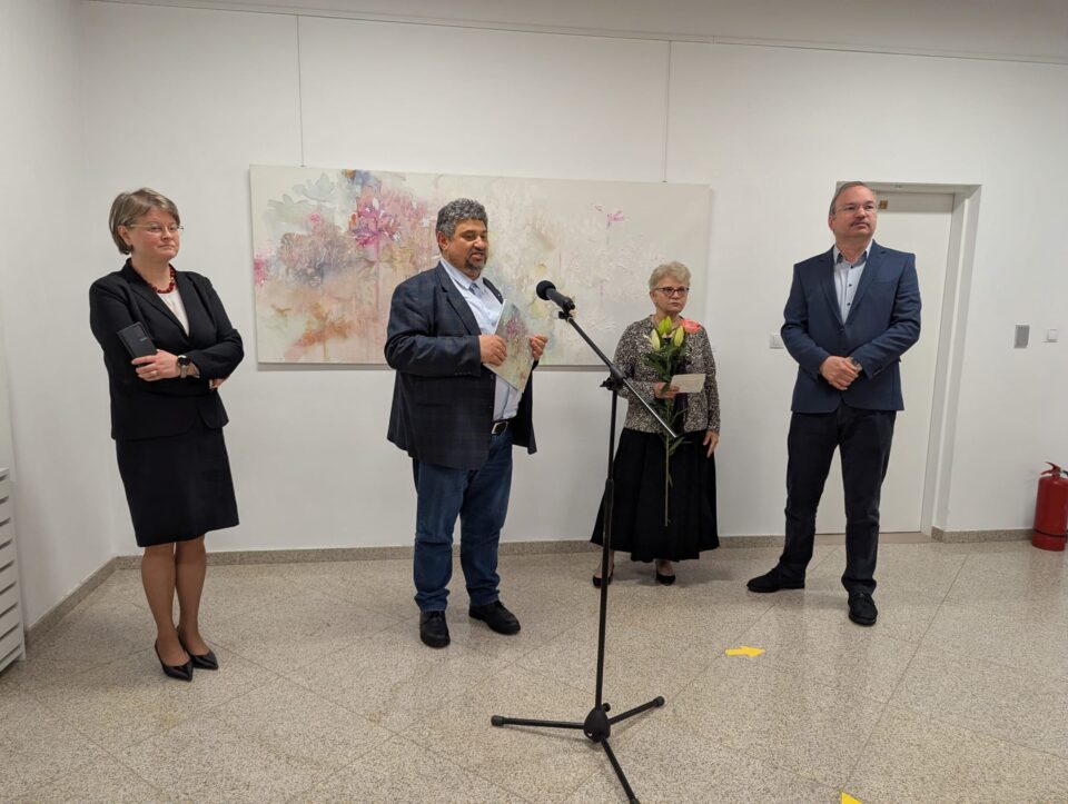 Puritatea crinului din lucrările semnate de artista Doina Mihăilescu trebuie să ne îndemne la meditație