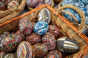 Nicolae Robu la deschiderea Târgului de Paști de la Suceava: „Astfel de inițiative ne reamintesc cât de importante sunt rădăcinile noastre și cât de frumos este să le păstrăm vii”