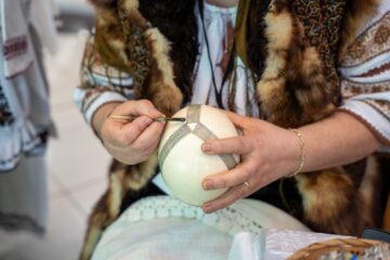 Nicolae Robu la deschiderea Târgului de Paști de la Suceava: „Astfel de inițiative ne reamintesc cât de importante sunt rădăcinile noastre și cât de frumos este să le păstrăm vii”