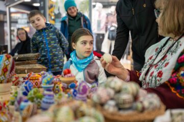 Nicolae Robu la deschiderea Târgului de Paști de la Suceava: „Astfel de inițiative ne reamintesc cât de importante sunt rădăcinile noastre și cât de frumos este să le păstrăm vii”