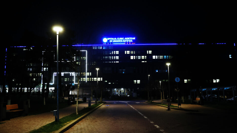 Spitalul, iluminat în albastru, cu prilejul Zilei Internaționale de Conștientizare a Autismului