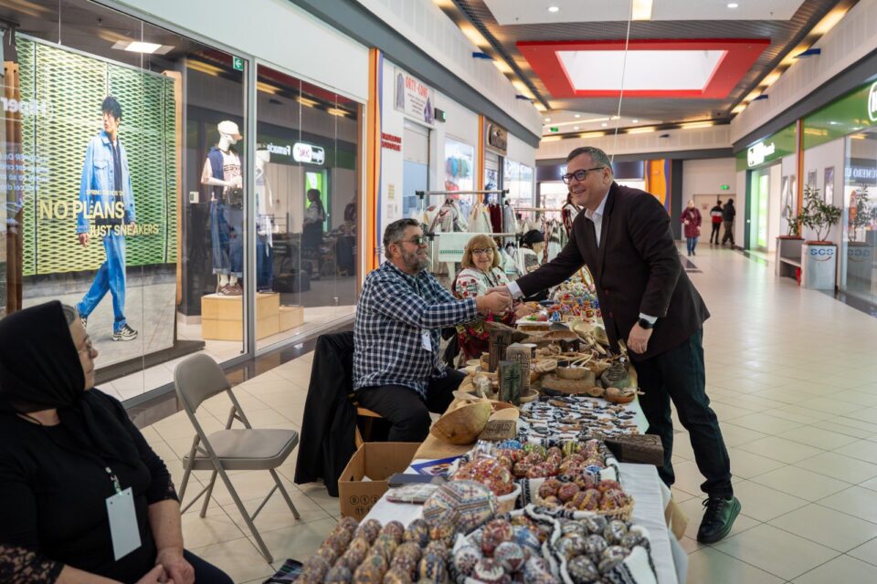 Nicolae Robu la deschiderea Târgului de Paști de la Suceava: „Astfel de inițiative ne reamintesc cât de importante sunt rădăcinile noastre și cât de frumos este să le păstrăm vii”