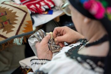 Nicolae Robu la deschiderea Târgului de Paști de la Suceava: „Astfel de inițiative ne reamintesc cât de importante sunt rădăcinile noastre și cât de frumos este să le păstrăm vii”