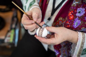 Nicolae Robu la deschiderea Târgului de Paști de la Suceava: „Astfel de inițiative ne reamintesc cât de importante sunt rădăcinile noastre și cât de frumos este să le păstrăm vii”