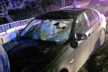 Un biciclist ieșit dintr-un magazin sătesc, lovit violent de un BMW