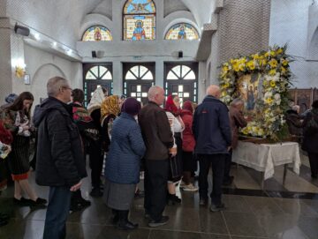 Mii de sucevenii au îmbrăcat haine de sărbătoare și au luat parte la procesiunea de Florii