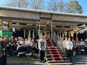 Mii de sucevenii au îmbrăcat haine de sărbătoare și au luat parte la procesiunea de Florii