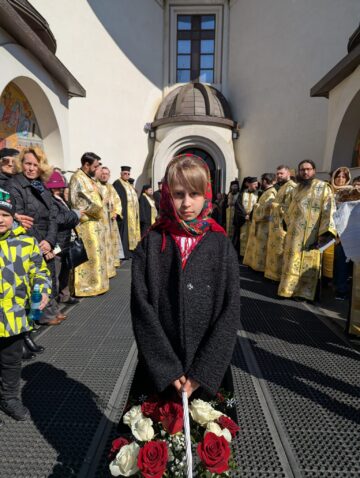 Mii de sucevenii au îmbrăcat haine de sărbătoare și au luat parte la procesiunea de Florii