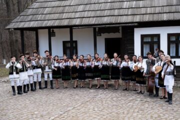 Grupul Tradițional „Dor”, din Moara, invitat la Palatul Parlamentului, la concertul extraordinar „Sunet pentru Pace” Grupul Tradițional „Dor”, din Moara, invitat la Palatul Parlamentului, la concertul extraordinar „Sunet pentru Pace”