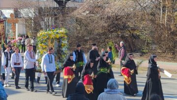 Mii de sucevenii au îmbrăcat haine de sărbătoare și au luat parte la procesiunea de Florii